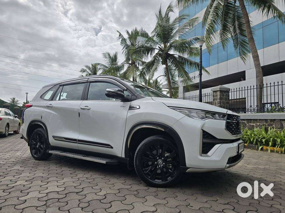 Toyota Innova Hycross 2.0 Zx (o) Hybrid 7 Str, 2025, Petrol