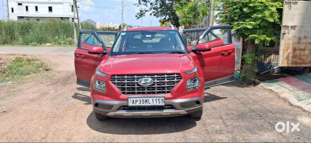 8.5 Lac Venue 2022 Model Petrol Car