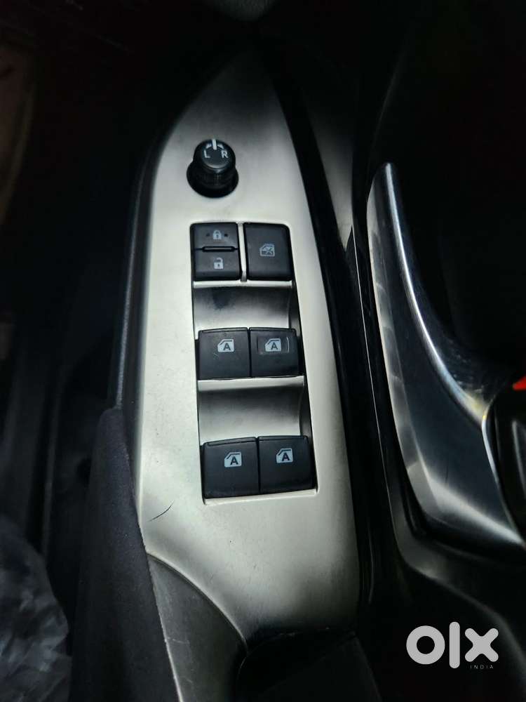 Toyota Innova Crysta 2.4 Vx Mt, 2016, Diesel