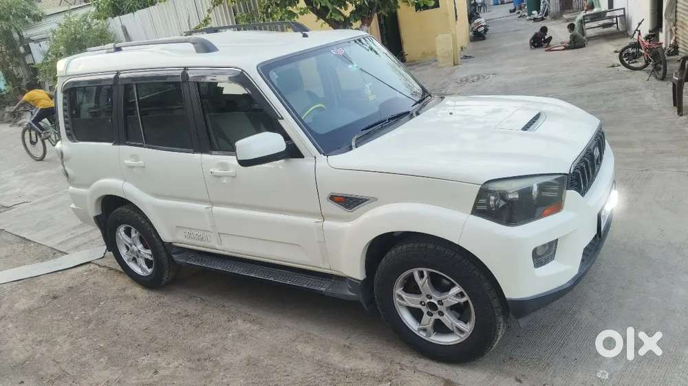 Mahindra Scorpio S10