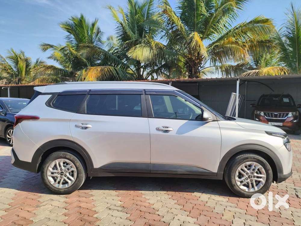 Kia Carens, 2023, Petrol