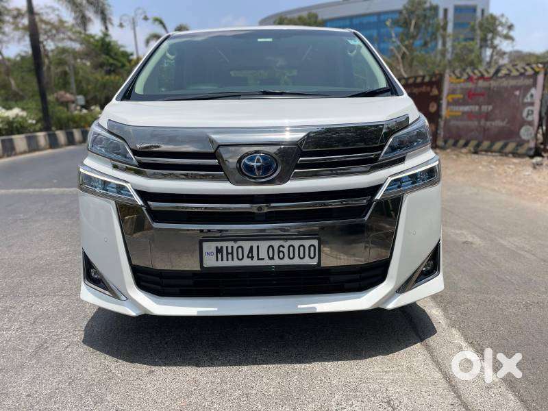Toyota Vellfire 2.5 Executive Lounge, 2023, Petrol
