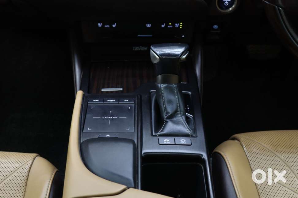 Lexus Es 300h Luxury, 2020, Cng & Hybrids