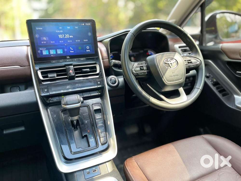 Toyota Innova Hycross 2.0 Zx (o) Hybrid 7 Str, 2024, Petrol