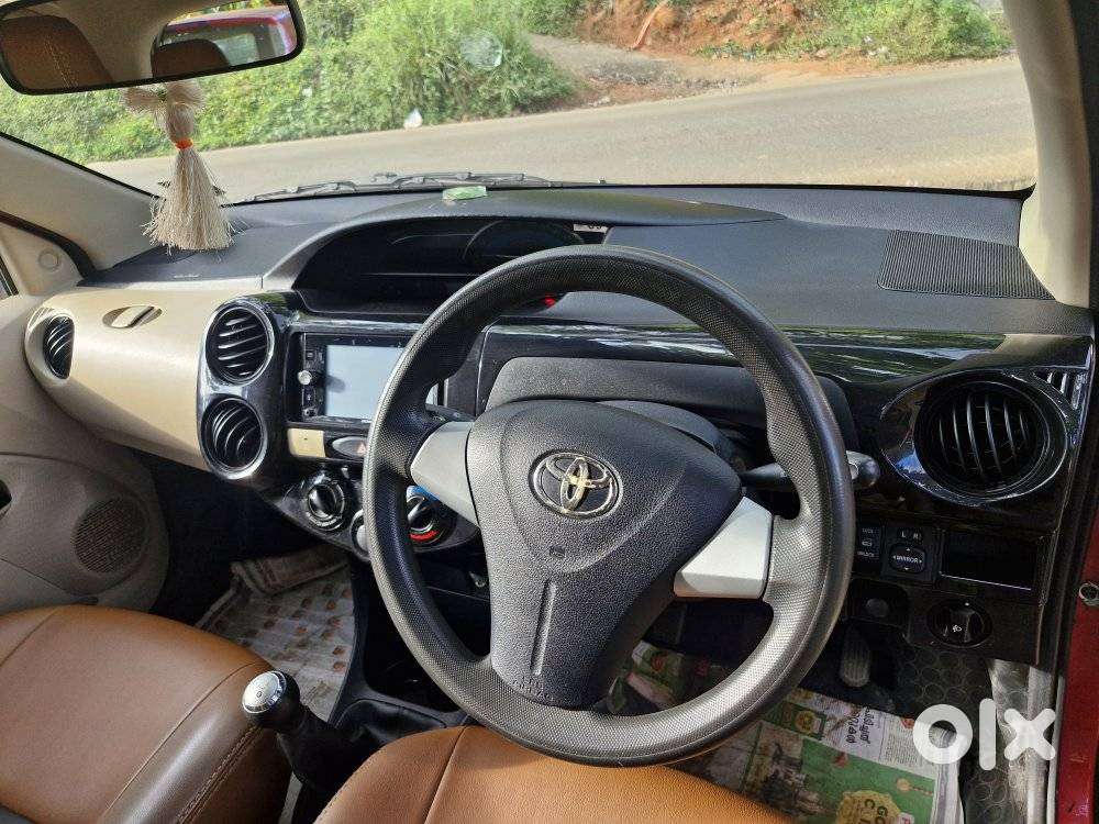 Toyota Etios Liva V Dual Tone, 2018, Petrol