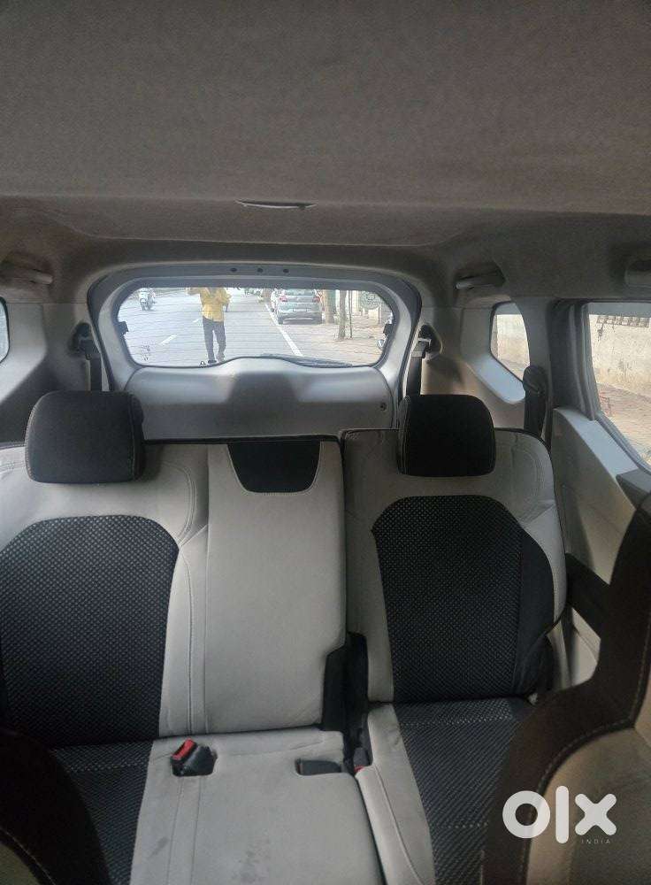 Renault Triber Rxz, 2022, Petrol