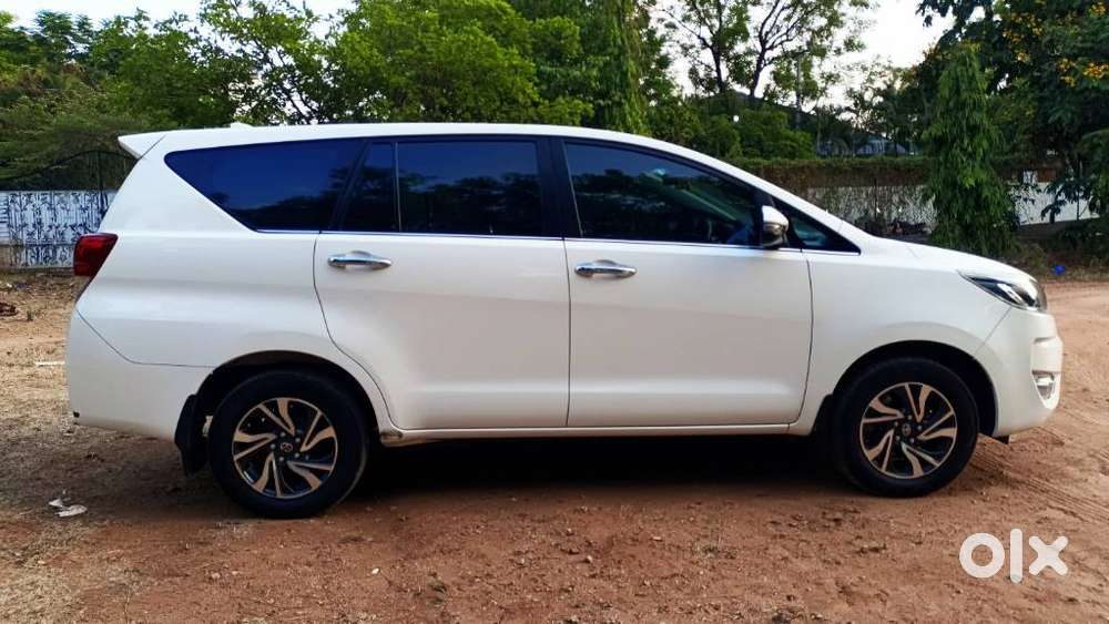 Toyota Innova Crysta, 2023