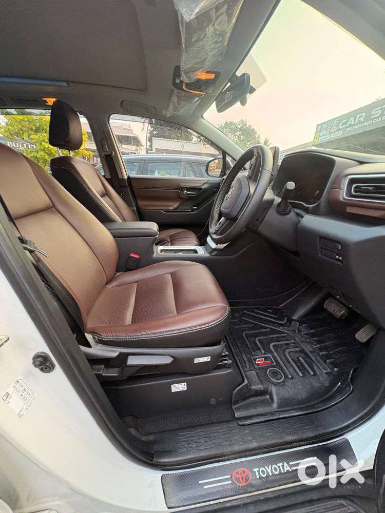 Toyota Innova Hycross 2.0 Vx Hybrid 7 Str, 2024, Petrol