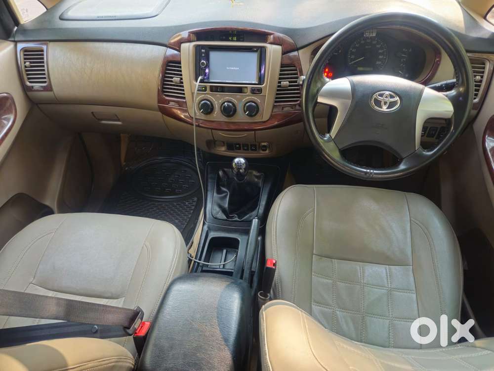 Toyota Innova 2.5 G (diesel) 8 Seater Bs Iv, 2015, Diesel