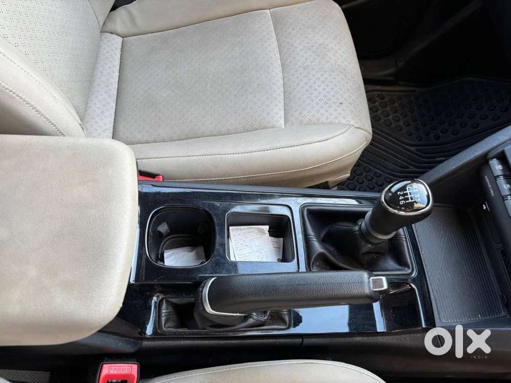Mahindra Xuv700 Ax5 Petrol Mt 7 Seater 2022