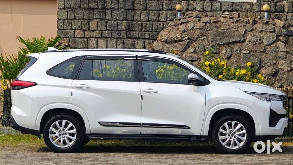 Toyota Innova Hycross 2.0 Vx (o) Hybrid 7 Str, 2024, Petrol