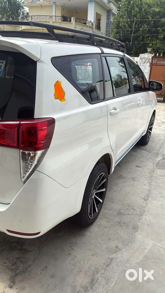 Toyota Innova Crysta 2.4 Gx 7-seater