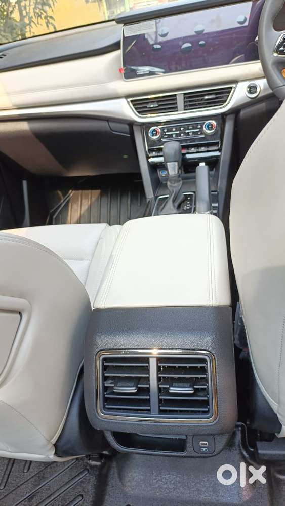 Mahindra Xuv700 2.0 Ax 7 Petrol At Str, 2025, Petrol