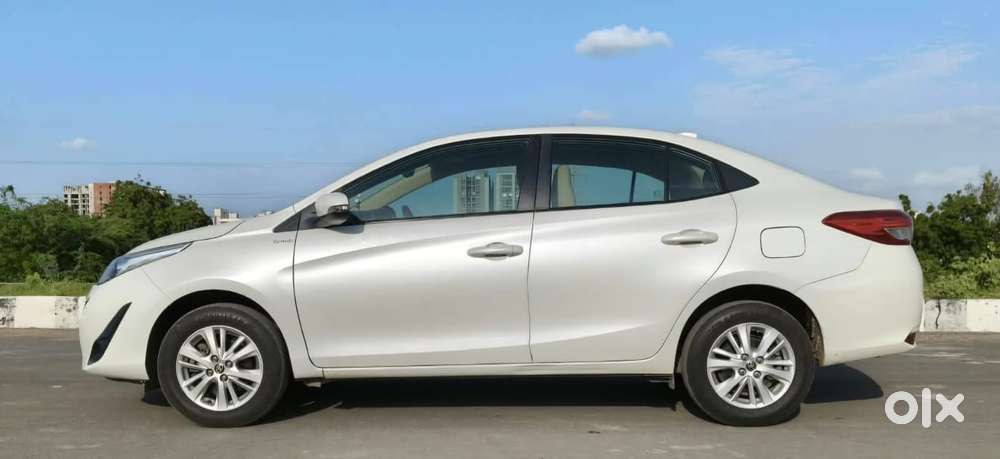 Toyota Yaris V Cvt, 2019, Petrol
