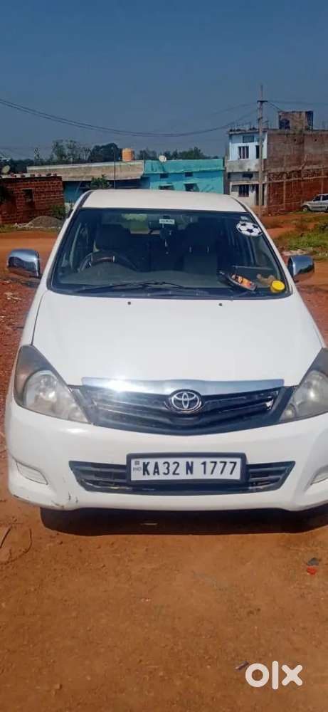 Toyota Innova 2011 Diesel 100000 Km Driven