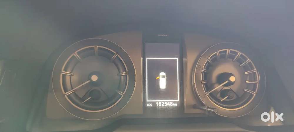 Innova Crysta Vx 8 Str