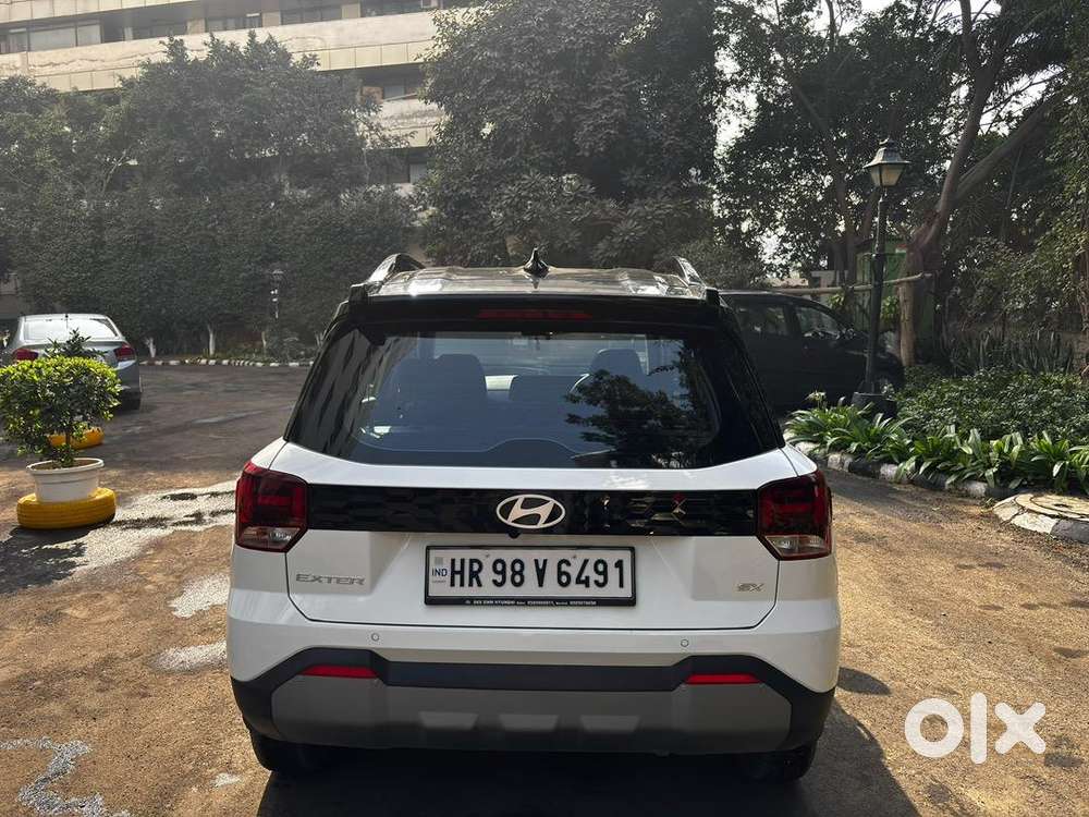 Hyundai Exter Amt Dual Tone White Sunroof  8500 Kms  Less Than 1 Yr