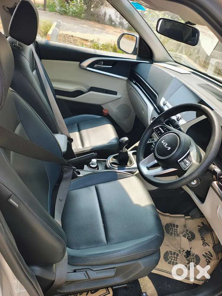 Kia Carens 2025 Petrol Well Maintained