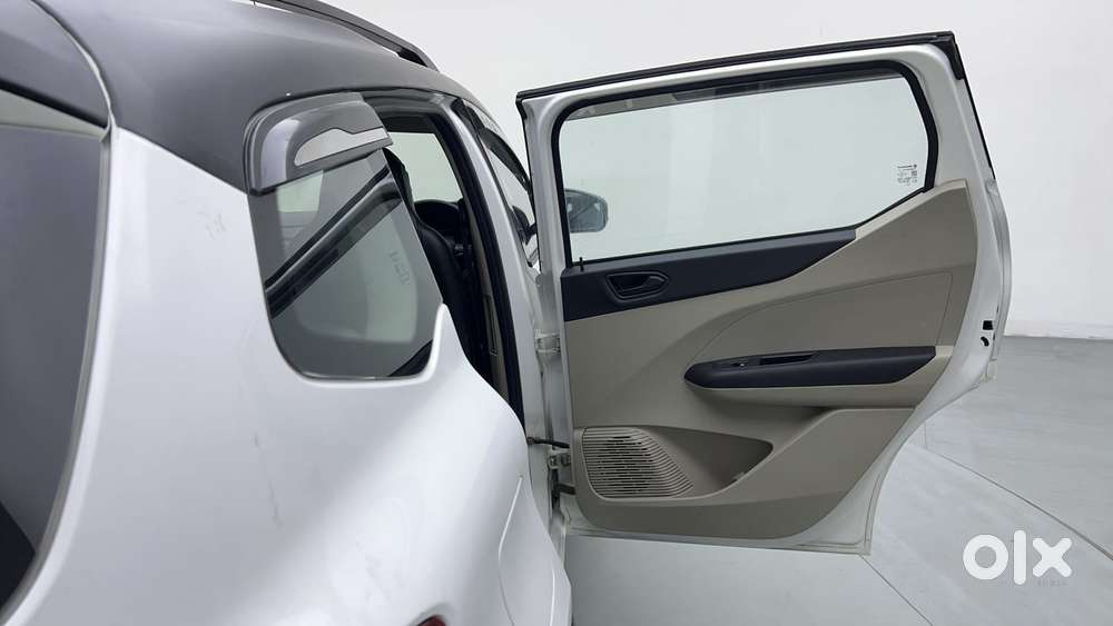 Renault Triber Rxt, 2022, Petrol