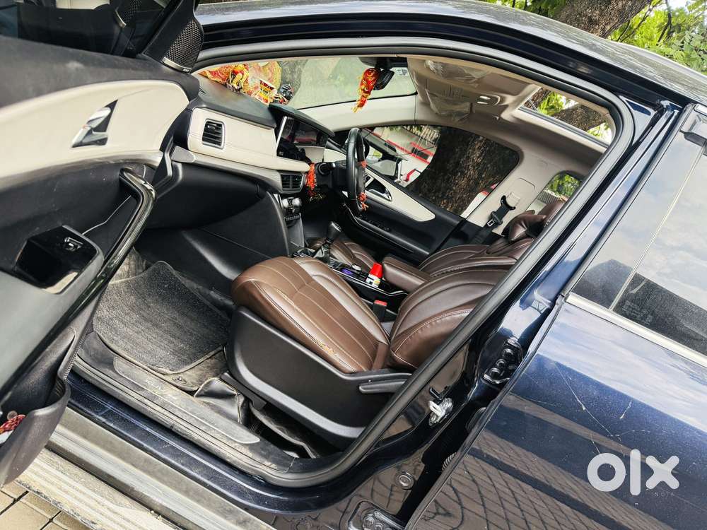 Mahindra Xuv700 2.2 Ax 7 Diesel Mt Luxury Pack Str, 2024, Diesel