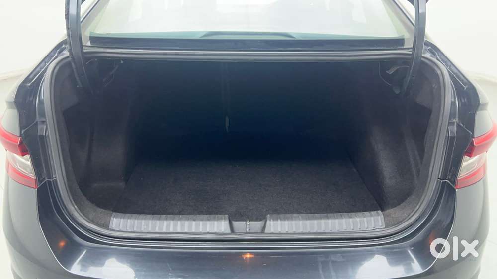 Skoda Slavia Ambition 1.0l Tsi At, 2023, Petrol