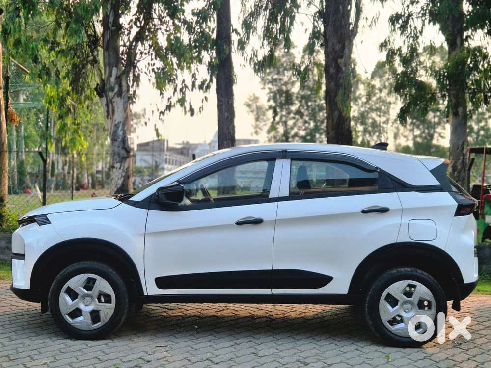 Tata Nexon Smart Plus S 1.2 Revotron Petrol 5 Mt, 2024, Petrol