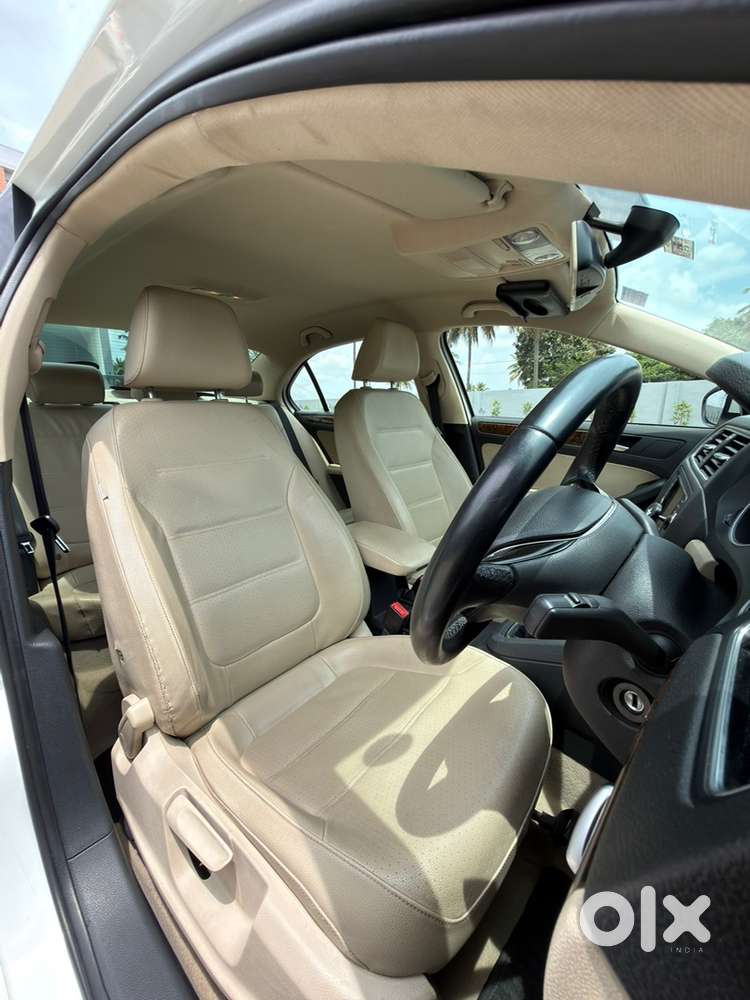 Volkswagen Jetta Petrol 2015 facelift