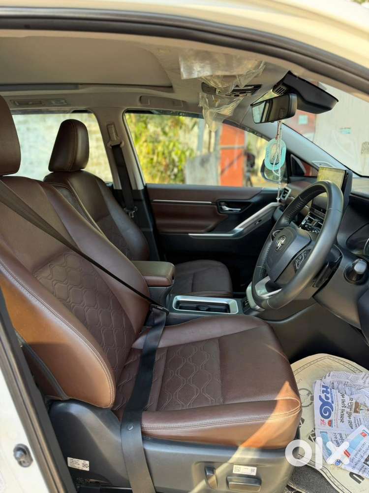 Toyota Innova Hycross 2.0 Zx (o) Hybrid 7 Str, 2023, Petrol