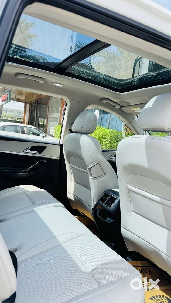 Mahindra Xuv700 2.2 Ax 7 Diesel At Luxury Pack Str, 2024, Diesel