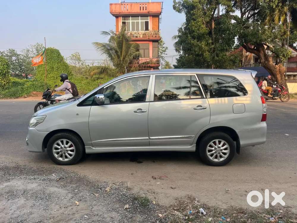 Toyota Innova 2014