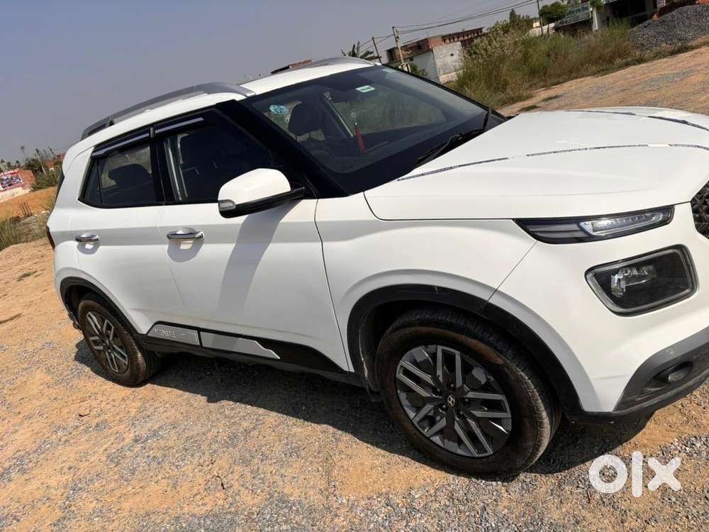 Hyundai Venue 2021 Diesel Showroom  Conditio