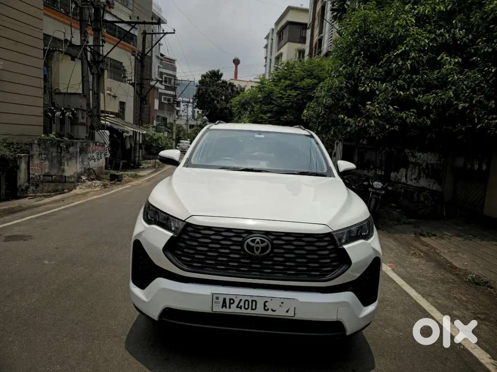 Toyota Innova Hycross 2023 Petrol 65000 Km Driven
