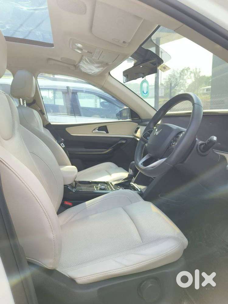 Mahindra Xuv700 2.2 Ax 7 Diesel At Luxury Pack Str, 2024, Diesel