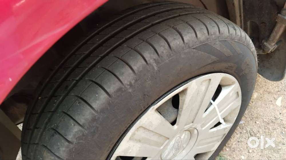 Ford Figo (2011) Red