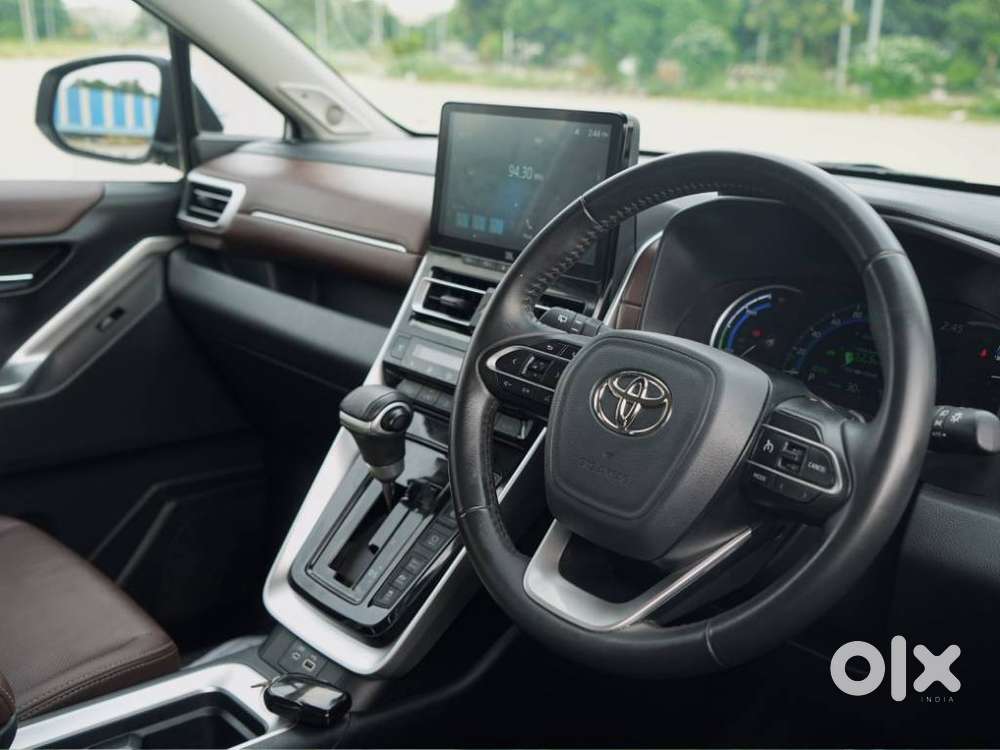 Toyota Innova Hycross 2.0 Zx Hybrid 7 Str, 2024, Petrol