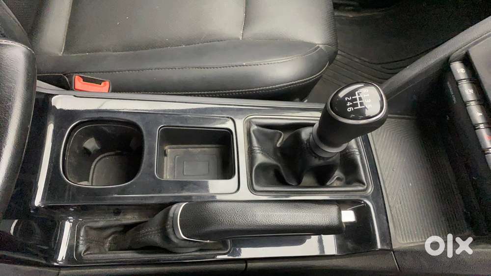 Mahindra Xuv700 2.0 Ax 5 Petrol Mt Str, 2022, Petrol