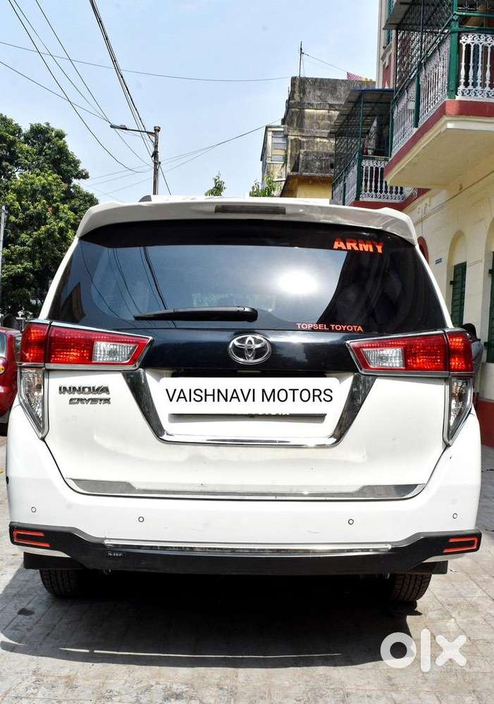 Crysta 2025 Gx 7 Seater  Driven 6000kms