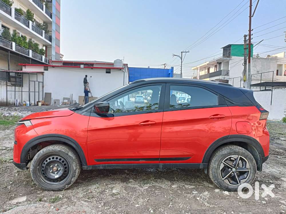Tata Nexon, 2023, Petrol