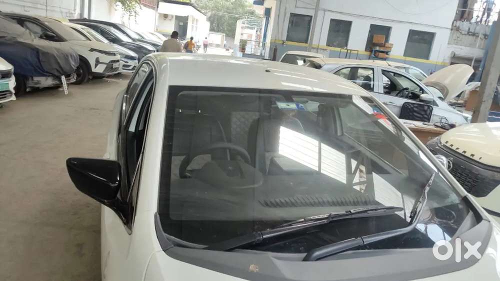 Tata Altroz 1.2 Xe 2023 Petrol, Musich System , Speakers And Back Came