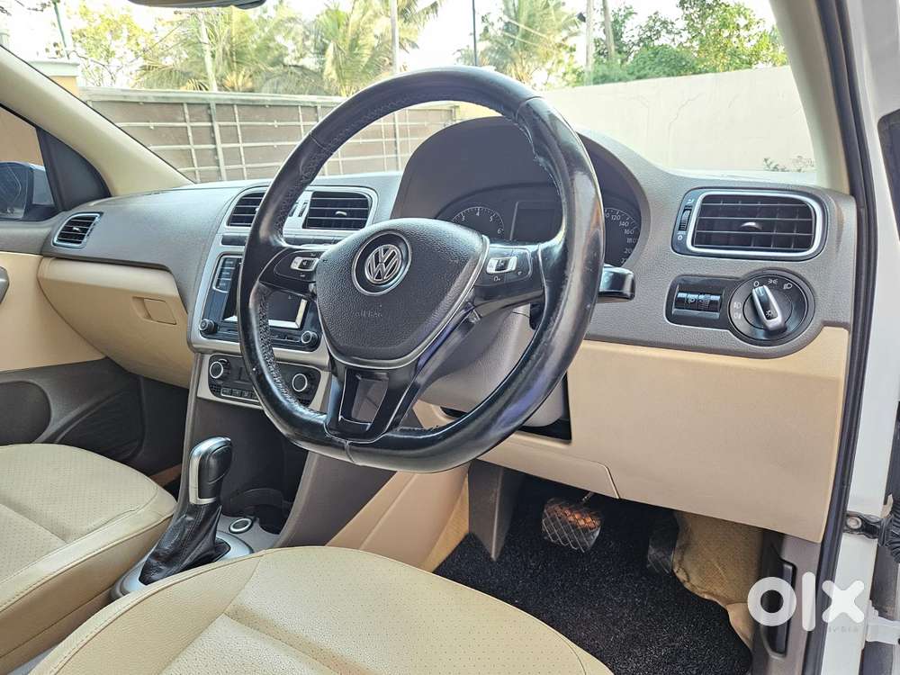 Volkswagen Vento 1.5 Highline Plus At 16 Alloy, 2017, Petrol