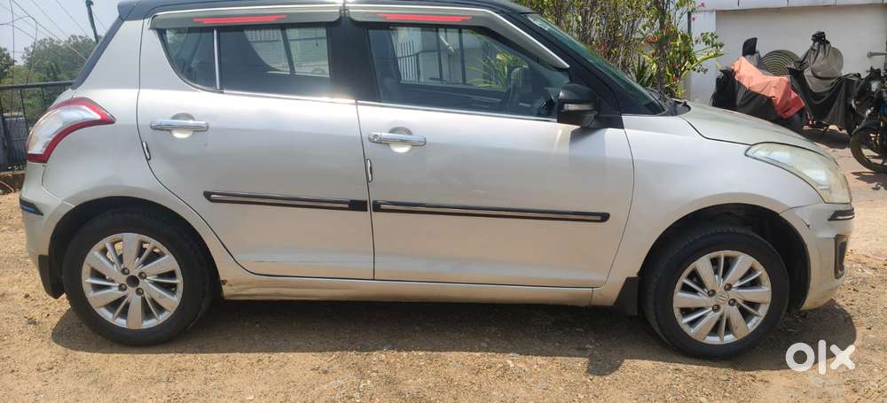 Maruti Suzuki Swift Vvt Zxi, 2017, Petrol
