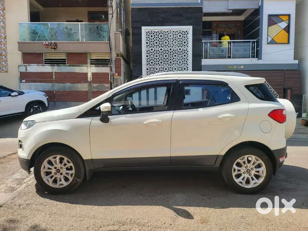 Ford Ecosport Titanium (cars 24 & Spinny Stay Away)