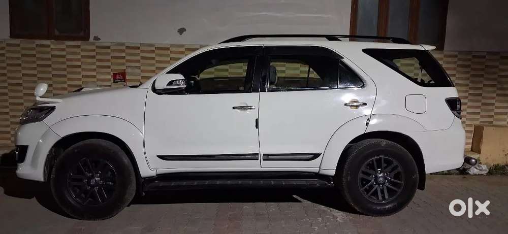 ***urgent*** Toyota Fortuner 2016 Diesel Manual
