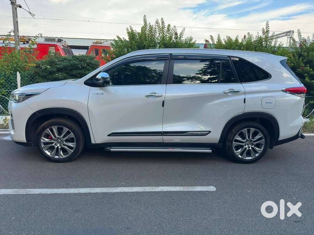Toyota Innova Hycross 2.0 Zx Hybrid 7 Str, 2024, Petrol