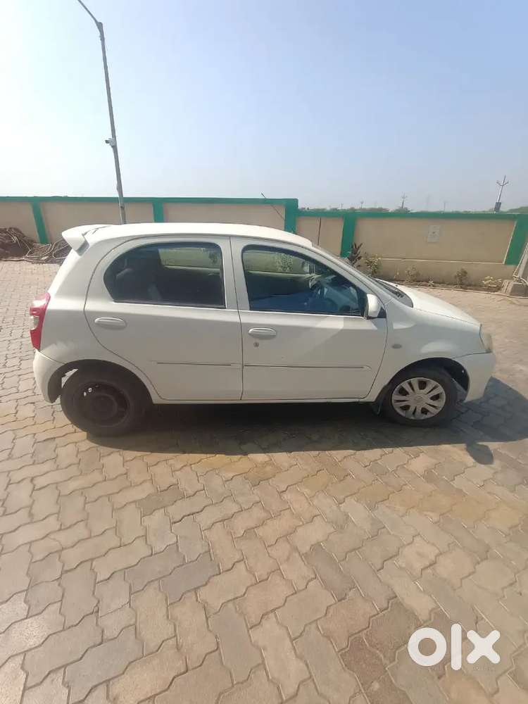 Toyota Etios Liva 2015 Cng & Hybrids 95000 Km Driven 2key Central Lock