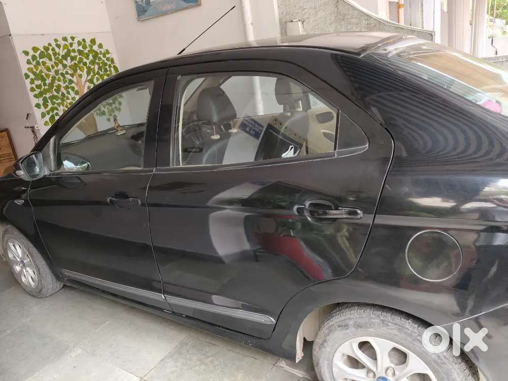 Ford Figo Titanium Petrol 2016