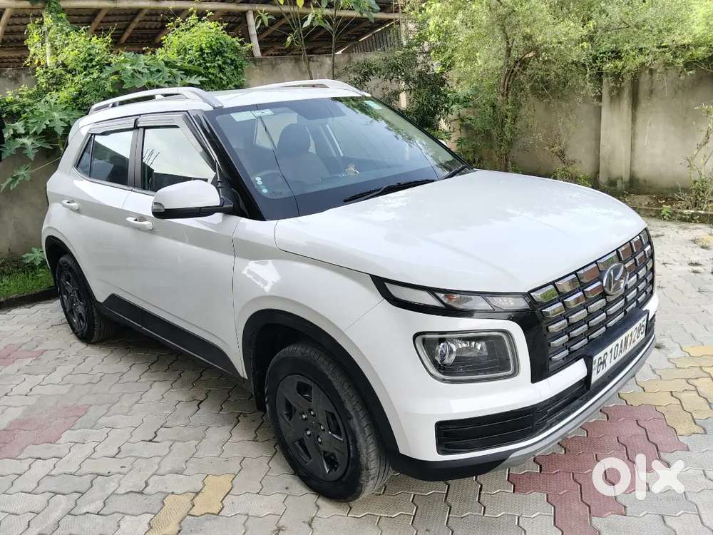 Hyundai Venue 2023 Petrol Well Maintained One Handed