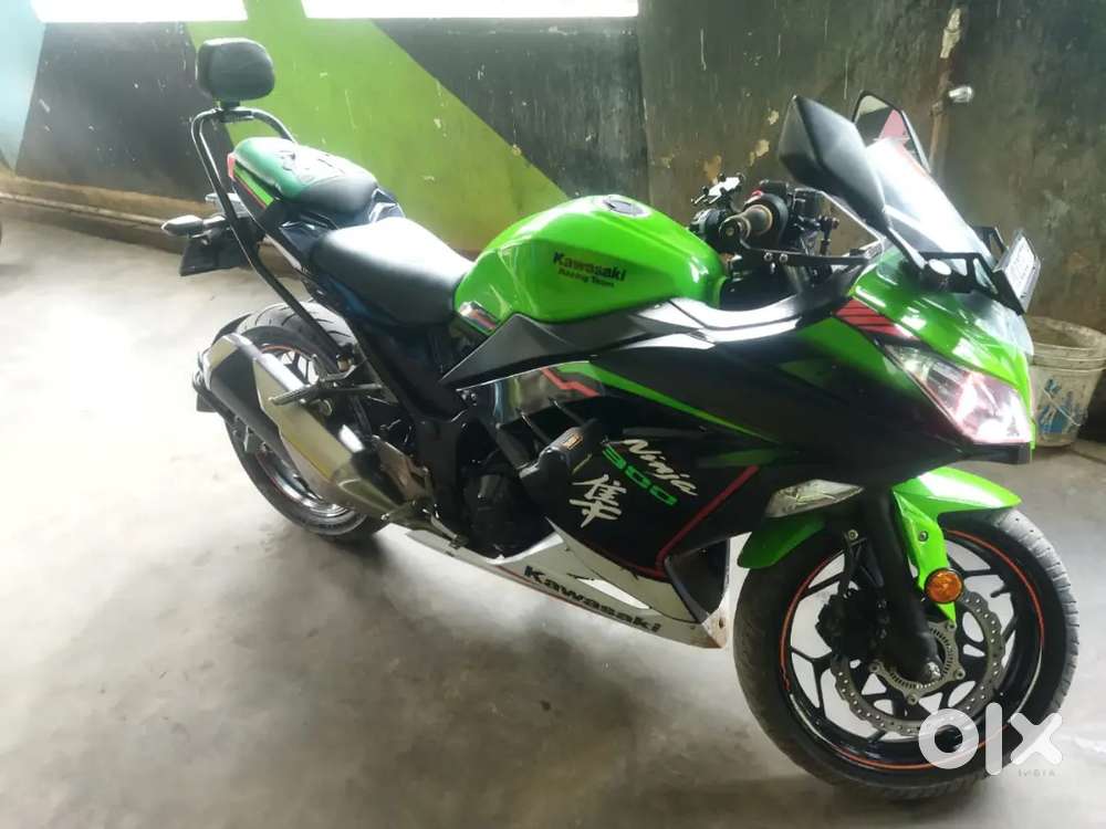 Engine capacity 296 cc ,6 speed manual, mil.26.5 kmpl, f.tank 17