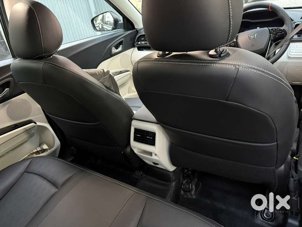 Mahindra Xuv 3xo Revx A (automatic) 2026