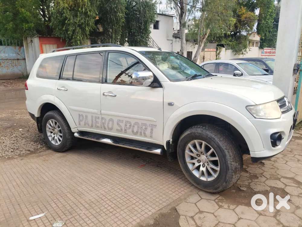 Mitsubishi Pajero Sport 2015 With 2.5 Manual Transmission